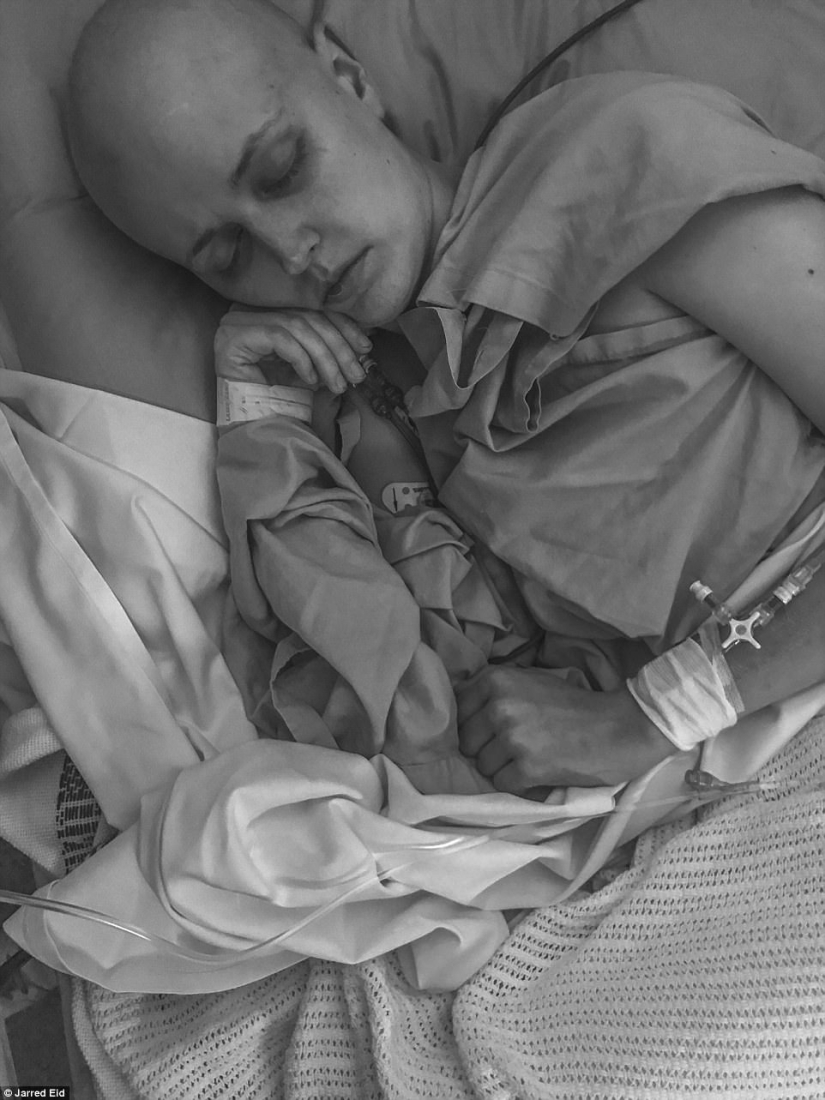 "You'll be fine": photographer captures wife and her battle with cancer