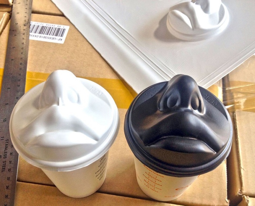 Your coffee kisses you! Your coffee kisses you!