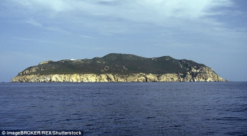Zannon es una isla olvidada de orgías con un pasado oscuro Zannon es una isla olvidada de orgías con un pasado oscuro