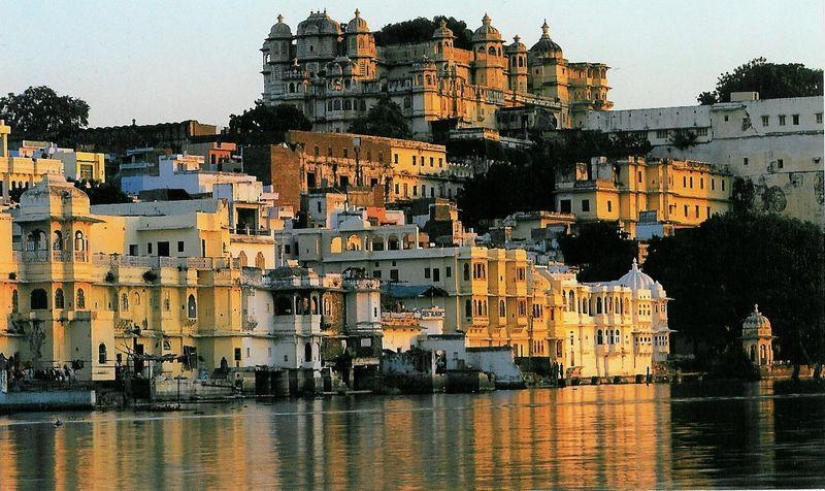 10 cities on the water worth visiting