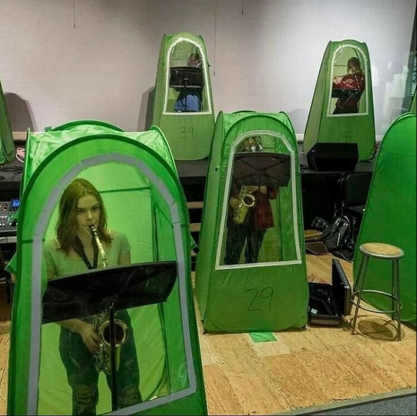 10 Examples Of ‘Ugly Design’ Shared By This Insta Page