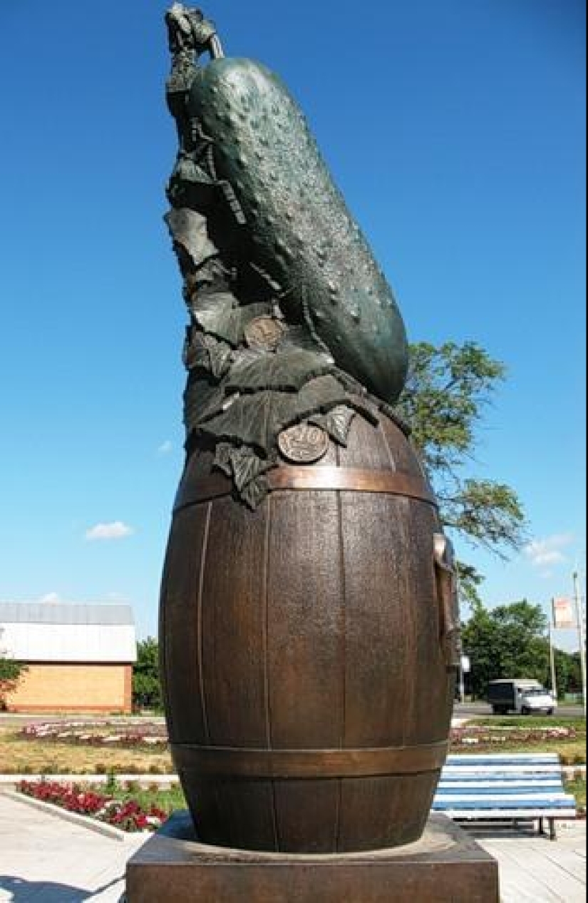 10 funniest monuments in Russia 10 funniest monuments in Russia