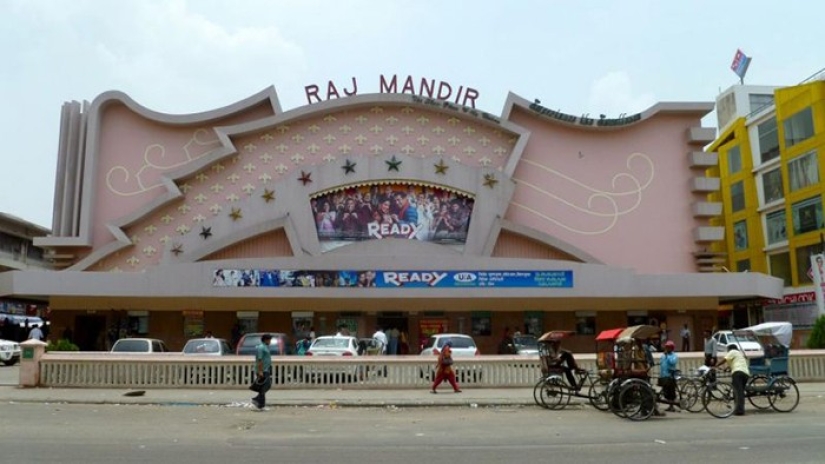 10 Incredible Movie Theaters That Will Surprise Even the Pickiest Movie Fan