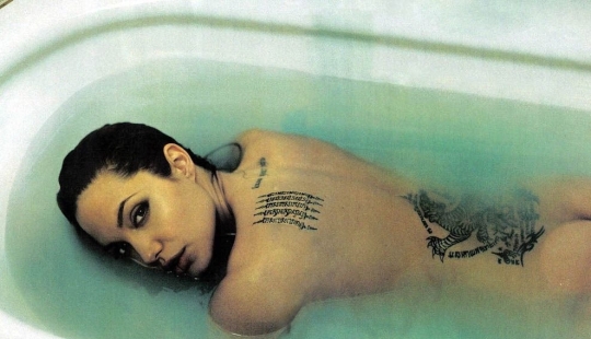 10 Legendary Photographs Of Annie Leibovitz That Takes Truly Amazing Celebrity Portraits