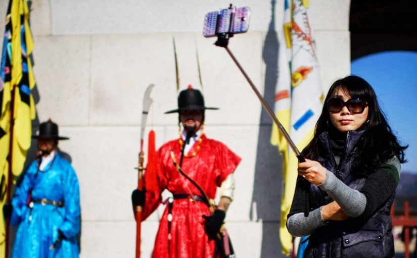 10 lugares del mundo donde está prohibido usar selfie sticks y tomar selfies 10 lugares del mundo donde está prohibido usar selfie sticks y tomar selfies