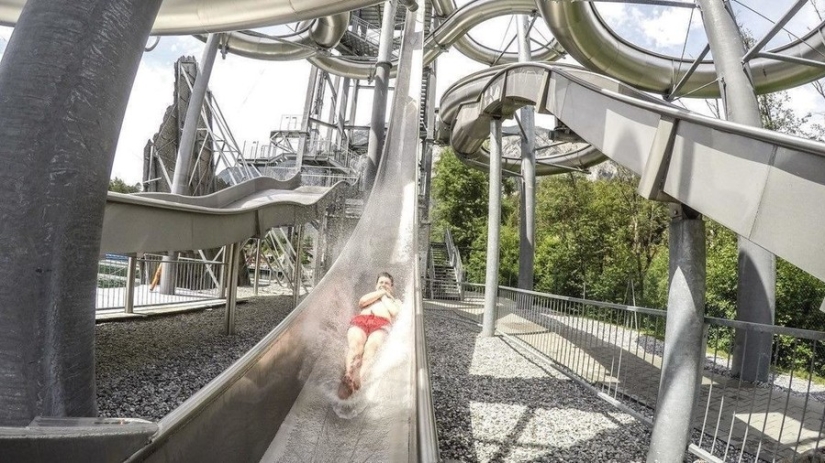 10 most dizzying slides in water parks, which not everyone dares to go down 10 most dizzying slides in water parks, which not everyone dares to go down
