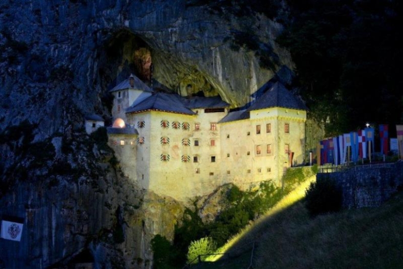 10 Mystical Haunted Castles