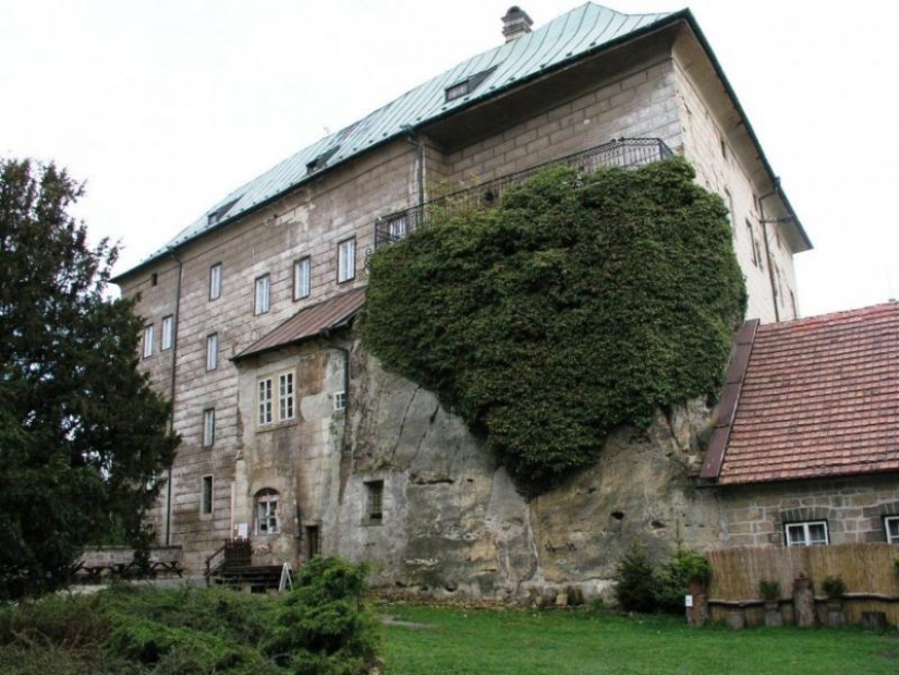 10 Mystical Haunted Castles
