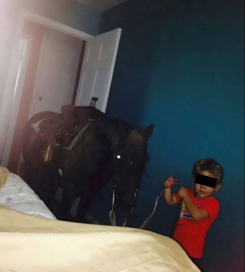 10 Pics That Raise More Questions Than Answers, Posted By “Images That Need More Context” 10 Pics That Raise More Questions Than Answers, Posted By “Images That Need More Context”