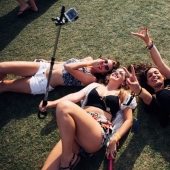 10 places in the world where it is forbidden to use selfie sticks and take selfies