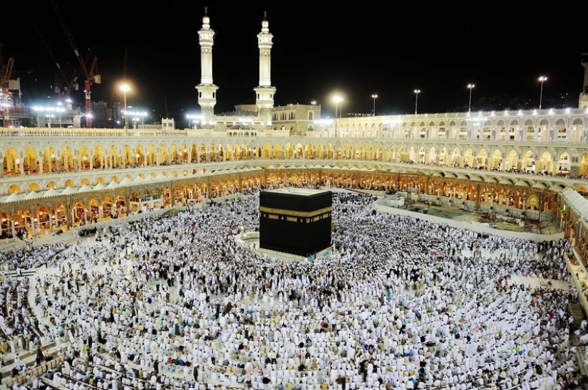 10 places in the world where it is forbidden to use selfie sticks and take selfies 10 places in the world where it is forbidden to use selfie sticks and take selfies