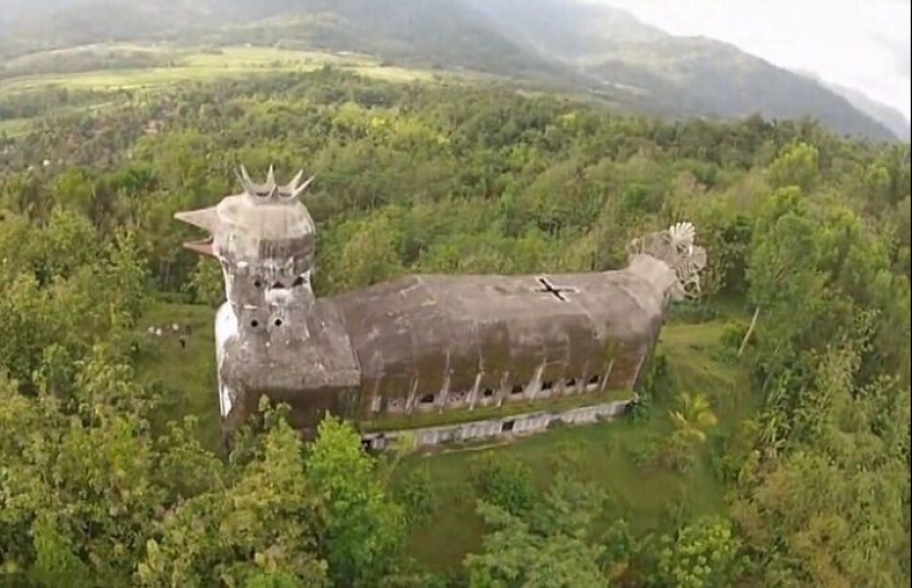 10 Places Which Used To Be Full Of Life, Yet Are No Less Amazing After Being Abandoned, As Shared By This X Page