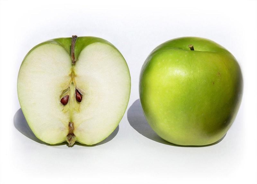 10 Poisonous Fruits and Vegetables We Eat Every Day