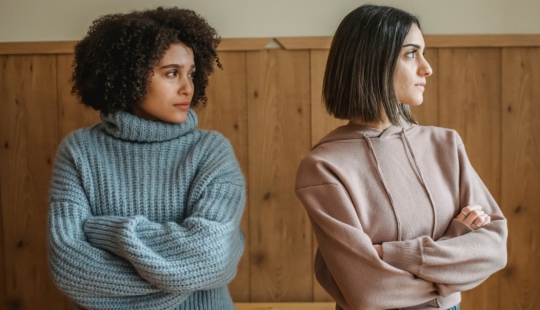 10 señales de que estás tratando con un narcisista discreto, según la psicología