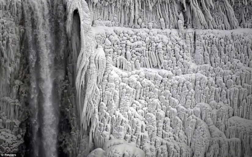 10 stunning photos of frozen Niagara Falls