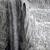 10 stunning photos of frozen Niagara Falls