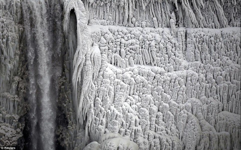 10 stunning photos of frozen Niagara Falls