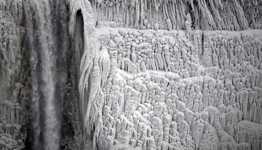 10 stunning photos of frozen Niagara Falls 10 stunning photos of frozen Niagara Falls