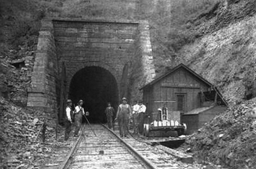 10 worst jobs that were offered on the labor market at the beginning of the 20th century