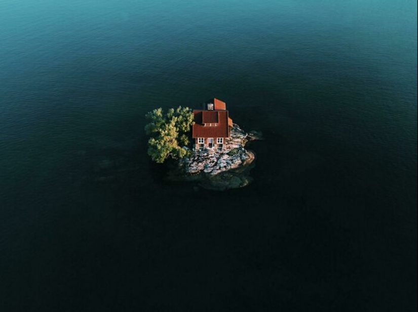 12 Frightening Pics That Make Us Want To Stay As Far Away From The Ocean As Possible
