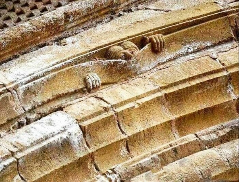 12 obras de arte intencionales y accidentales que la gente ha encontrado en todo el mundo