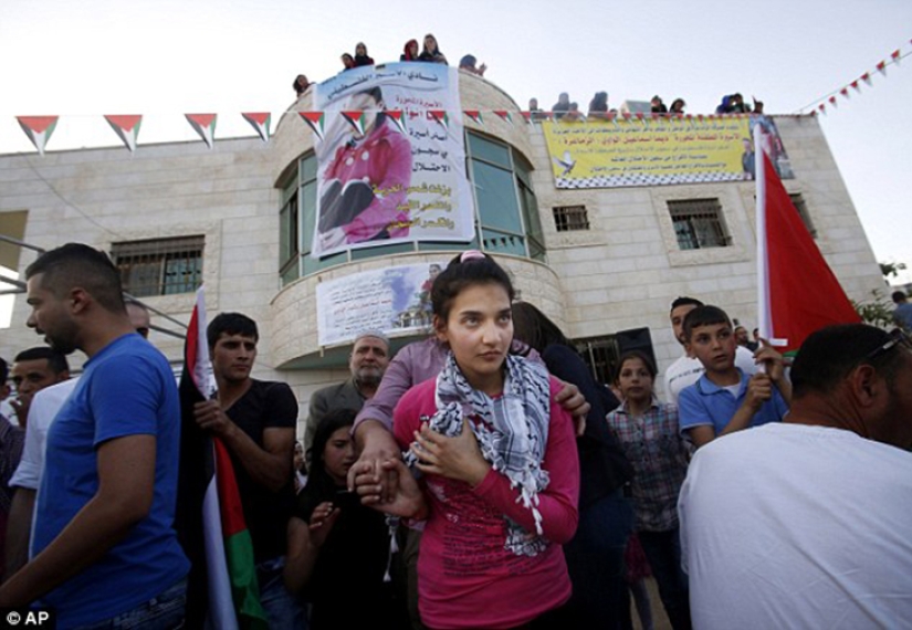 12-year-old Palestinian girl released from Israeli prison 12-year-old Palestinian girl released from Israeli prison