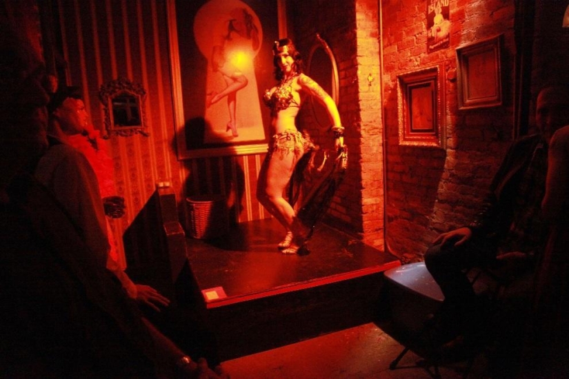 14 "hot" shots from the world of burlesque 14 "hot" shots from the world of burlesque