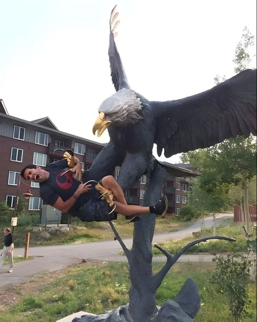 14 personas que aprovecharon al máximo una foto con una estatua y terminaron en línea (Parte 2) 14 personas que aprovecharon al máximo una foto con una estatua y terminaron en línea (Parte 2)