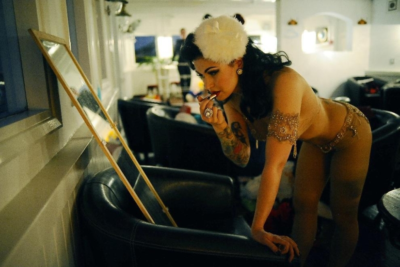 14 tomas &quot;calientes&quot; del mundo del burlesque