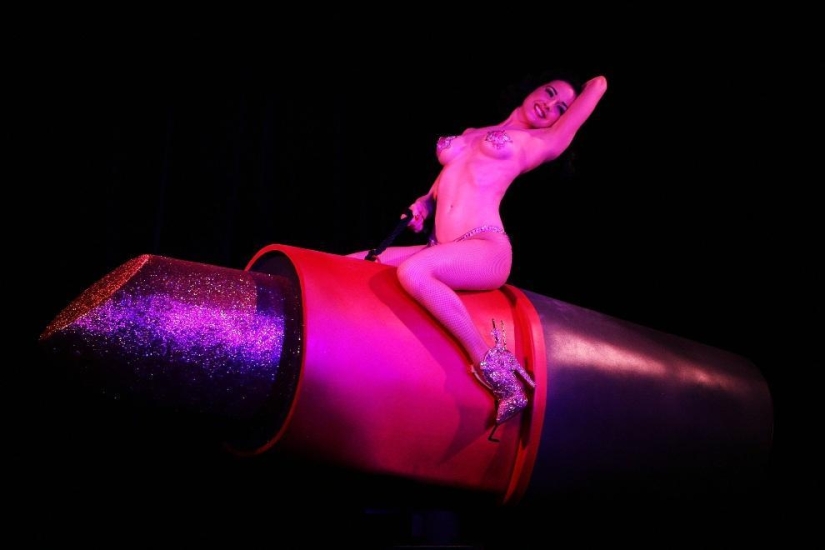 14 tomas &quot;calientes&quot; del mundo del burlesque