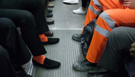 15 Best Coincidences Captured By This Street Photographer