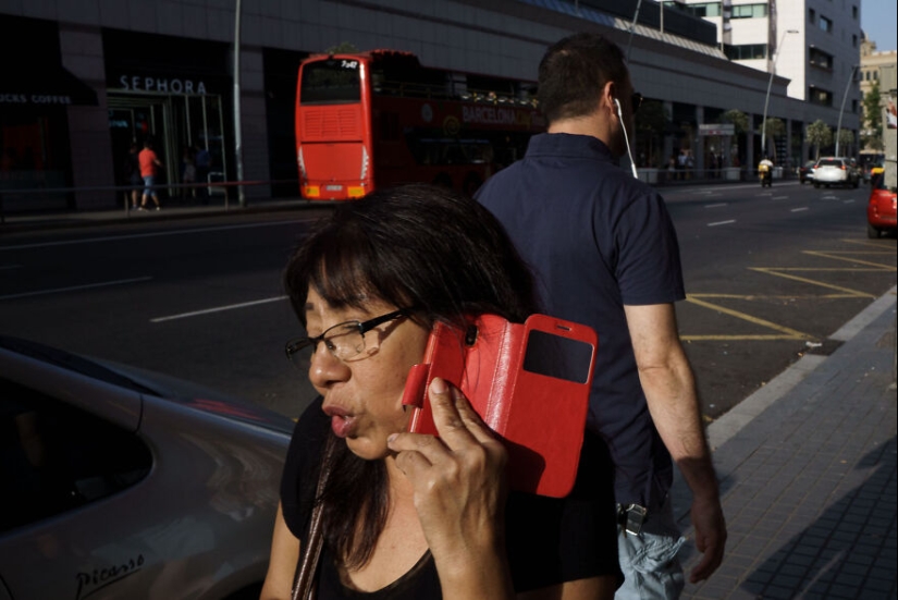 15 Best Coincidences Captured By This Street Photographer