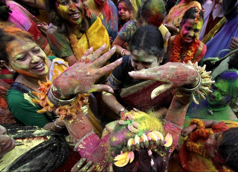 15 momentos inolvidables de Holi - Año Nuevo bengalí