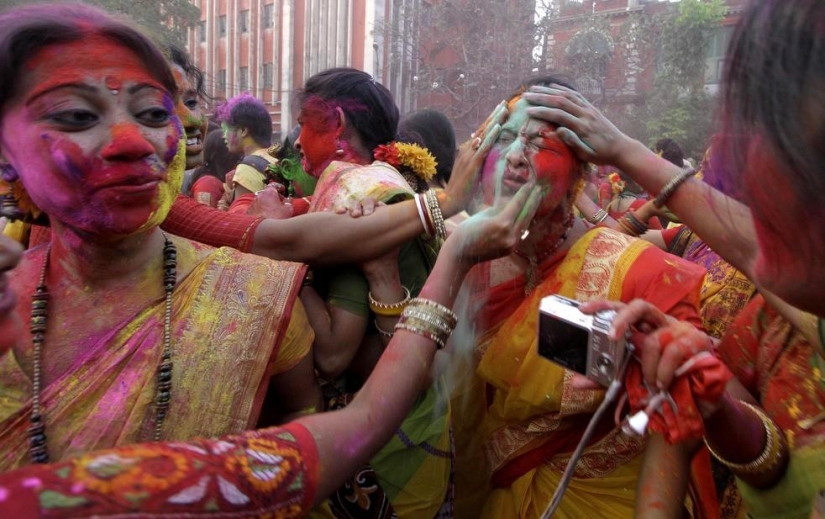 15 momentos inolvidables de Holi - Año Nuevo bengalí
