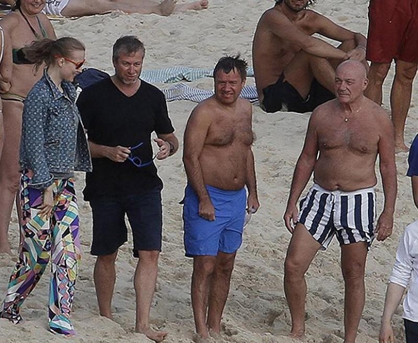 15 most expressive beach suits of politicians