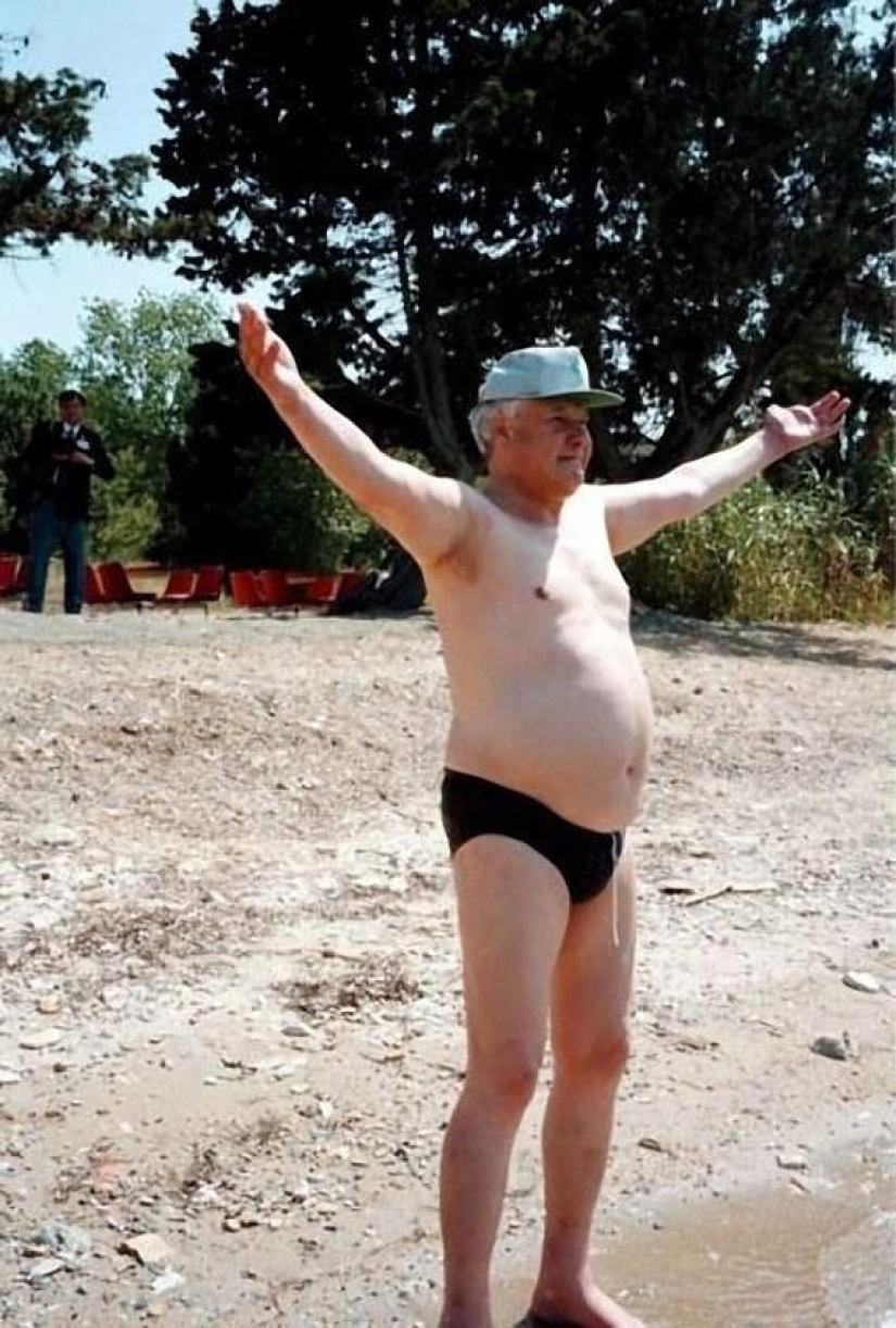15 most expressive beach suits of politicians