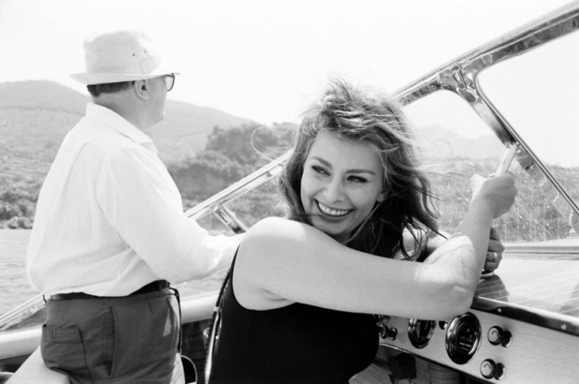 15 photos of Sophia Loren, not intended for publication