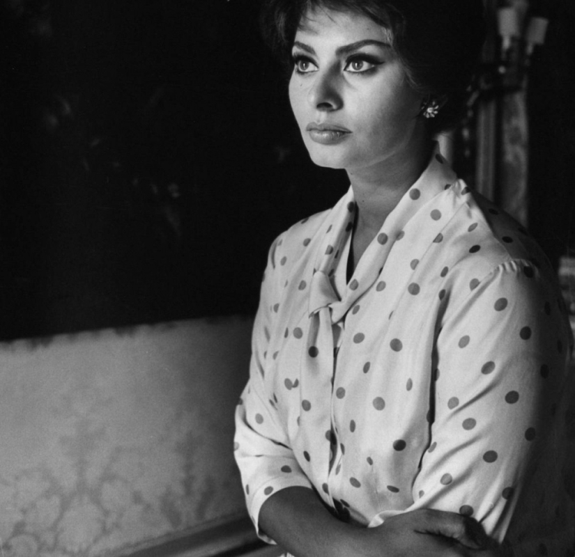 15 photos of Sophia Loren, not intended for publication