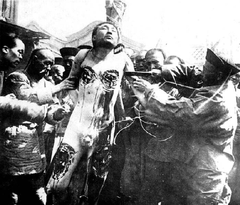 15 Shocking Photos Of Punishments And Executions Practiced In China In The 19th Century