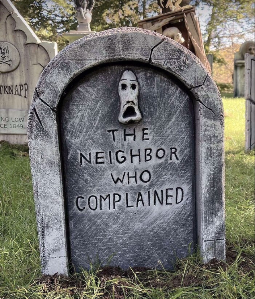 15 Times People Decorated Their Houses For Halloween And Left Everyone Speechless