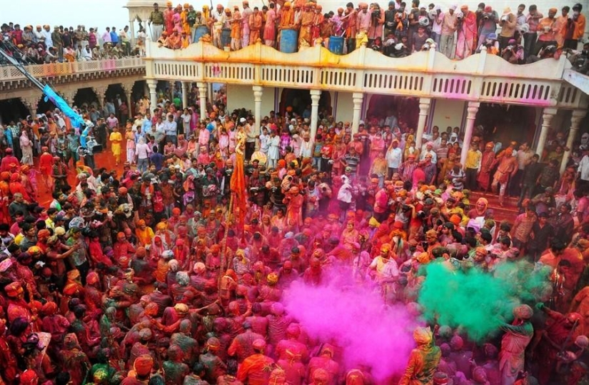 15 Unforgettable Moments of Holi - Bengali New Year