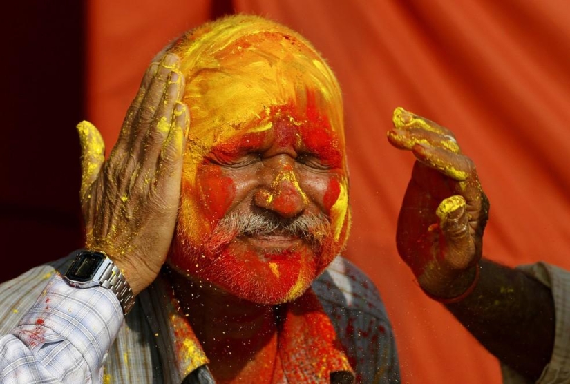 15 Unforgettable Moments of Holi - Bengali New Year