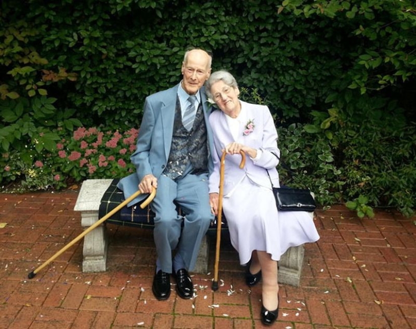 15 Wedding Photos of Older Couples That Prove It's Never Too Late to Get Married 15 Wedding Photos of Older Couples That Prove It's Never Too Late to Get Married