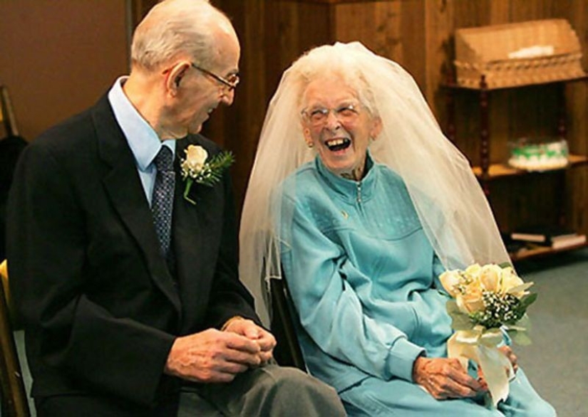 15 Wedding Photos of Older Couples That Prove It's Never Too Late to Get Married 15 Wedding Photos of Older Couples That Prove It's Never Too Late to Get Married