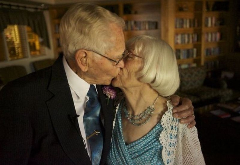 15 Wedding Photos of Older Couples That Prove It's Never Too Late to Get Married 15 Wedding Photos of Older Couples That Prove It's Never Too Late to Get Married