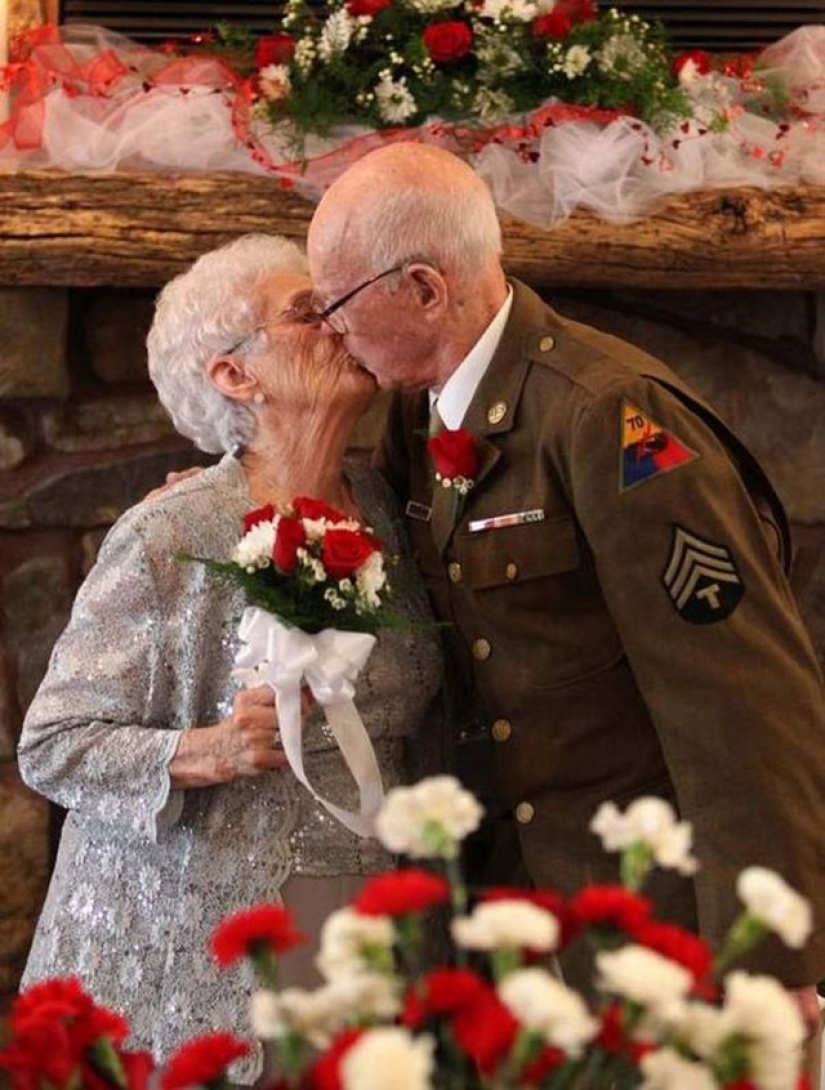 15 Wedding Photos of Older Couples That Prove It's Never Too Late to Get Married 15 Wedding Photos of Older Couples That Prove It's Never Too Late to Get Married