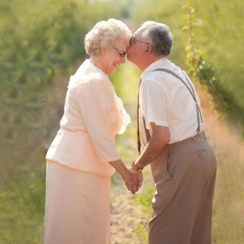 15 Wedding Photos of Older Couples That Prove It's Never Too Late to Get Married 15 Wedding Photos of Older Couples That Prove It's Never Too Late to Get Married