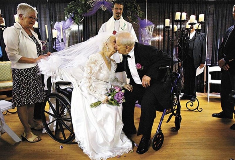 15 Wedding Photos of Older Couples That Prove It's Never Too Late to Get Married 15 Wedding Photos of Older Couples That Prove It's Never Too Late to Get Married