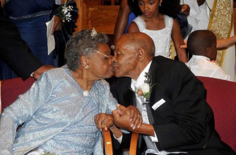 15 Wedding Photos of Older Couples That Prove It's Never Too Late to Get Married 15 Wedding Photos of Older Couples That Prove It's Never Too Late to Get Married