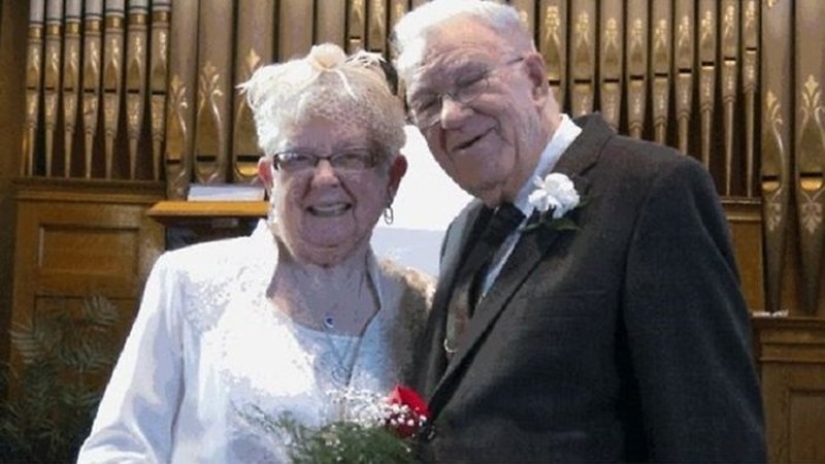 15 Wedding Photos of Older Couples That Prove It's Never Too Late to Get Married 15 Wedding Photos of Older Couples That Prove It's Never Too Late to Get Married